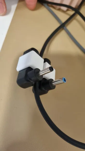 Kẹp giữ dây cáp kiêm giữ adapter cho laptop - Image 2