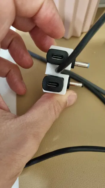 Kẹp giữ dây cáp kiêm giữ adapter cho laptop - Image 3