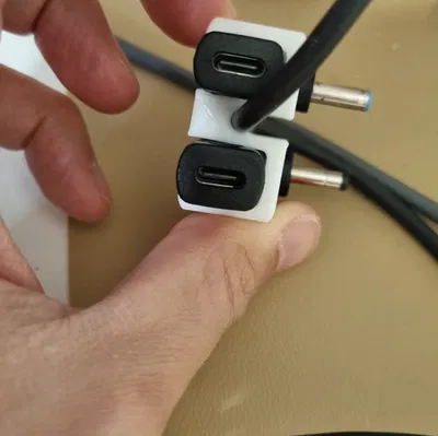 Kẹp giữ dây cáp kiêm giữ adapter cho laptop