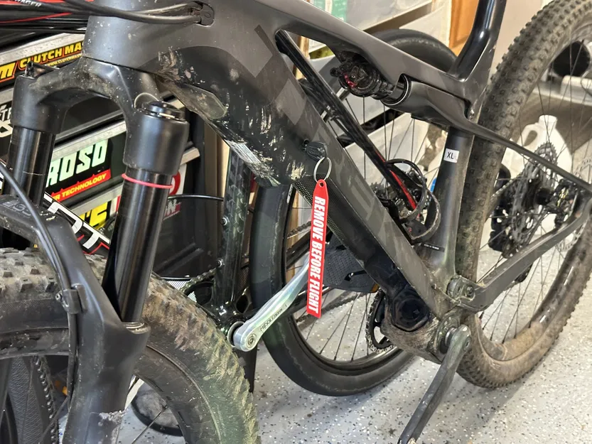 Móc khóa "Remove Before Flight" - Image 2