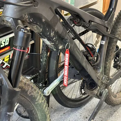 Móc khóa "Remove Before Flight"