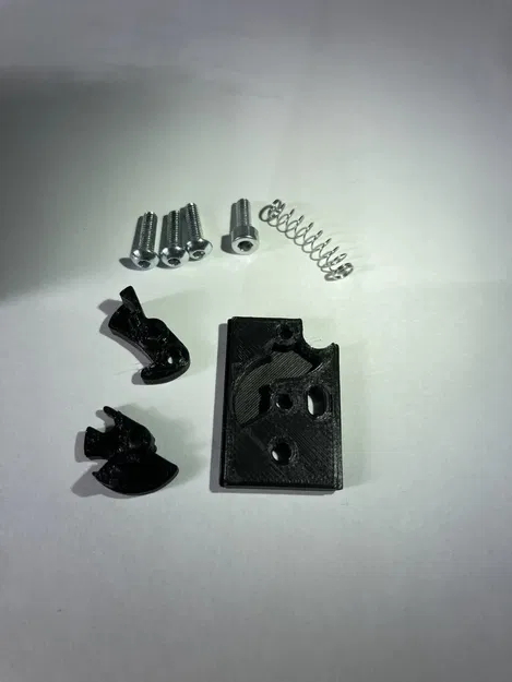 Box with latch lock mechanism - Image 8