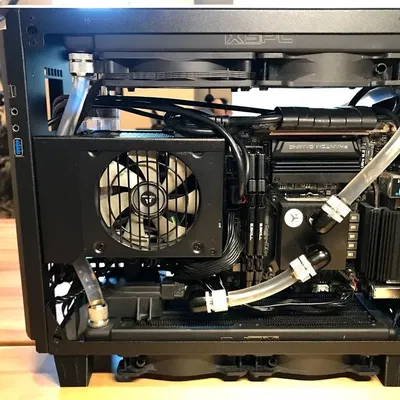 Chân Sliger SM570: Khe hở quạt dày 25mm