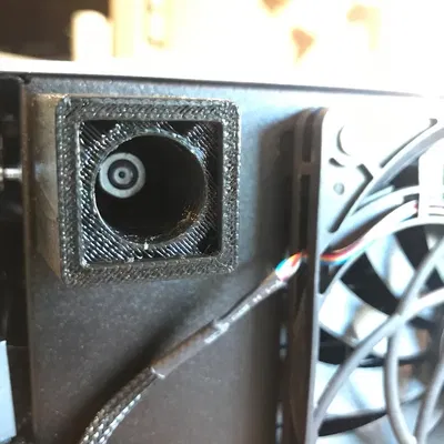 Chân Sliger SM570: Khe hở quạt dày 25mm