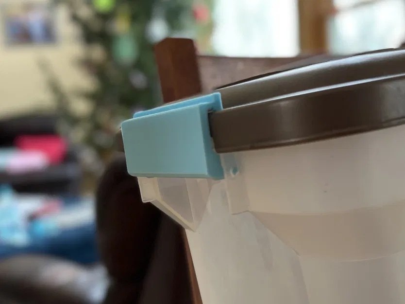 Chốt Thùng Đựng Thức Ăn Cho Thú Cưng - Image 1