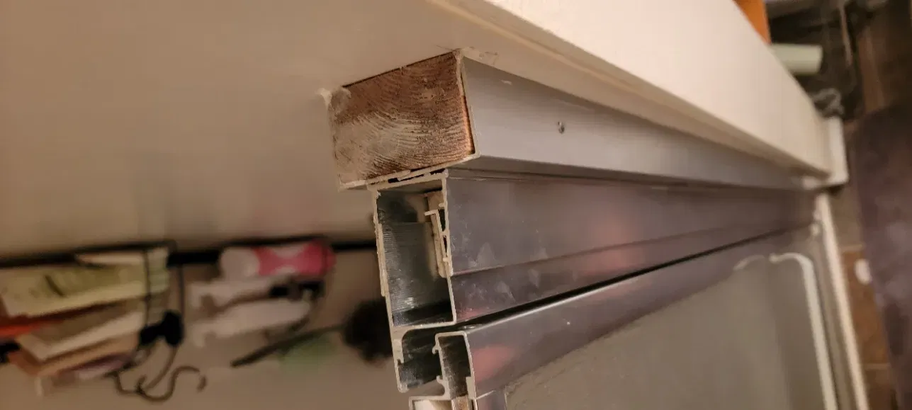 Caps for broken old shower door - Image 3