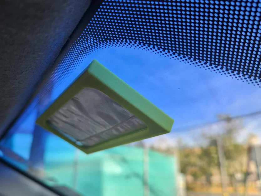 Giá đỡ tem đậu xe gắn kính lái - Image 2