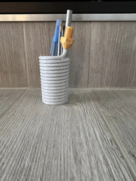 Lọ Cắm Hoa Hình Vòi Phun Filament - Image 1