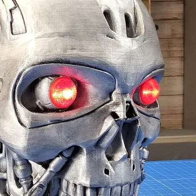 Đầu Terminator Có Mắt LED