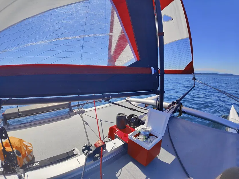 Hệ Thống Giá Đỡ Cốc, Điện Thoại và Tủ Lạnh Mini XCAT Catamaran - Image 1