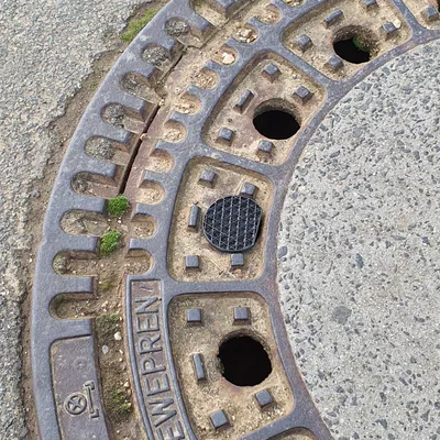 Geocache Versteck Hut für Petling in Gullideckel Geocache