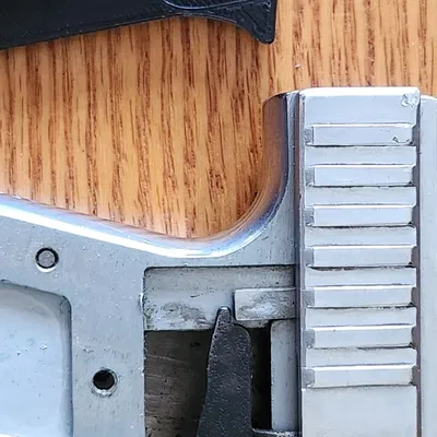 Báng súng Raven 25 auto