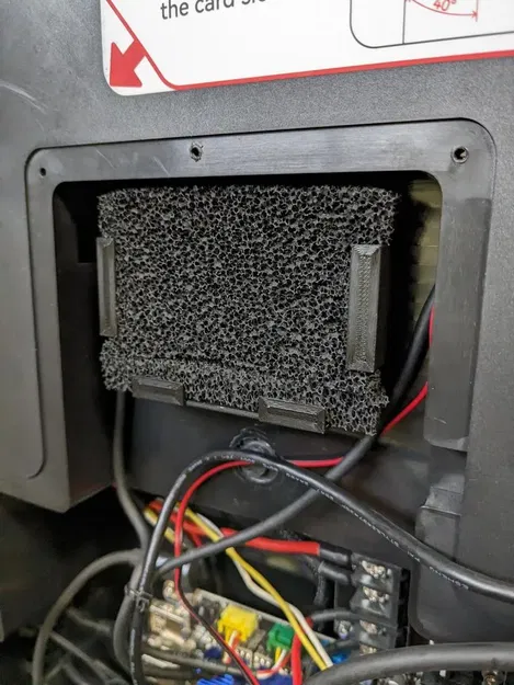 QIDI X-Plus 3 Compact and Easy-to-Use Carbon Filter Mount with Quick-Change Design - Image 1