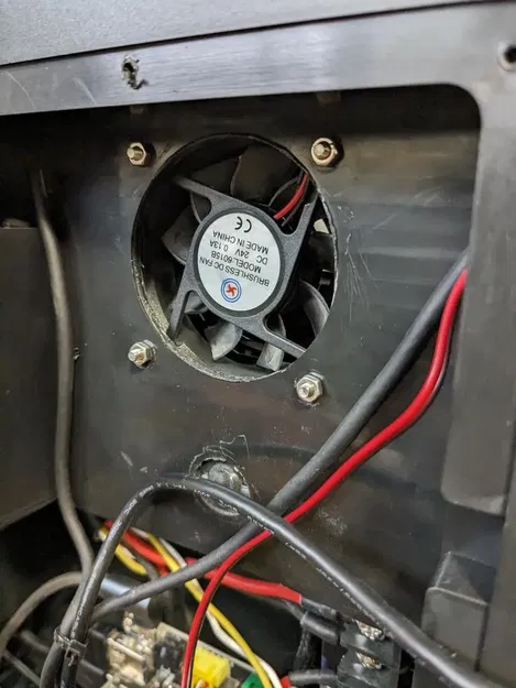 QIDI X-Plus 3 Compact and Easy-to-Use Carbon Filter Mount with Quick-Change Design - Image 3