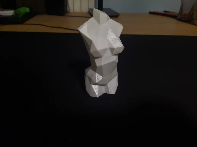 Tượng phụ nữ đẹp Low poly NSFW - Image 1