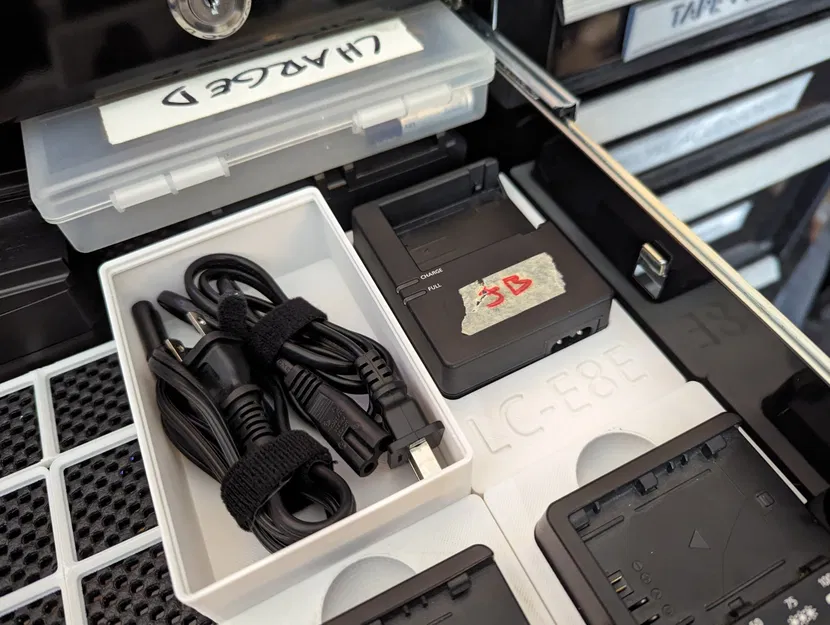 Khay Sạc Canon LC-E8E Chuẩn Gridfinity - Image 1