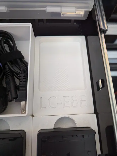 Khay Sạc Canon LC-E8E Chuẩn Gridfinity - Image 2