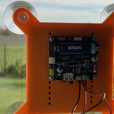 Bộ sạc năng lượng mặt trời gắn cửa sổ