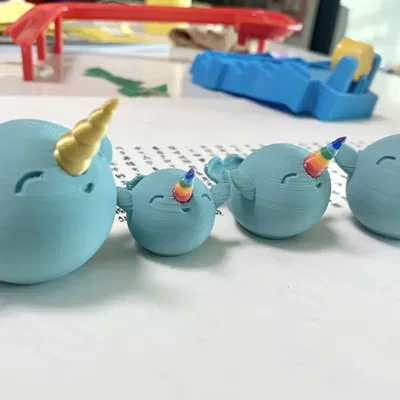 Kỳ Lân Biển Có Sừng Tách Rời