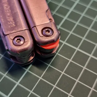 Que tăm cho Leatherman Surge