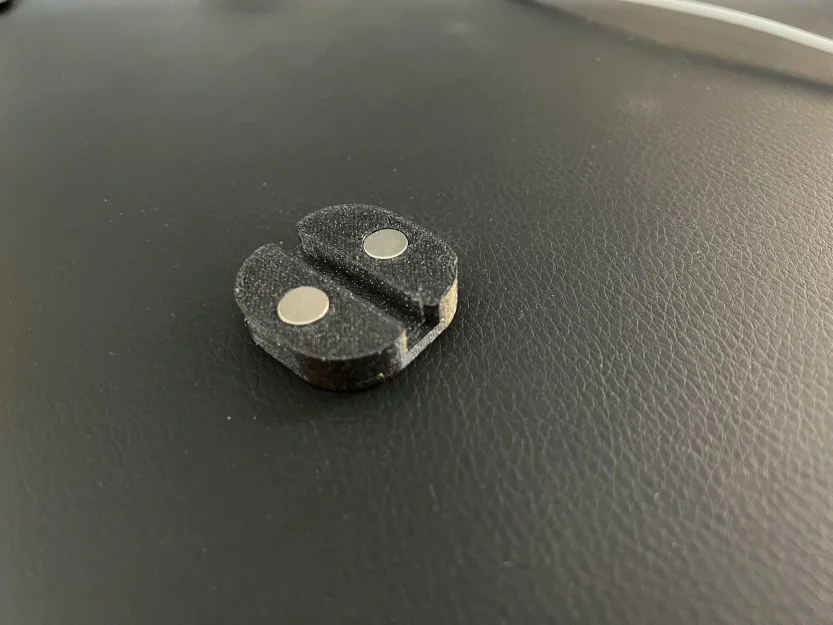 Magnetic cable holder for Secret Lab desks or other magnetic tables - Image 2