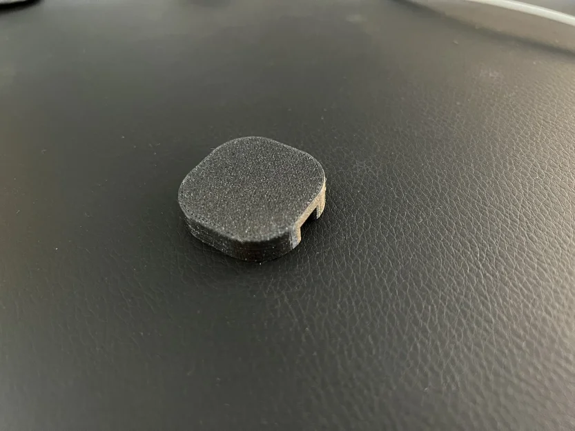 Magnetic cable holder for Secret Lab desks or other magnetic tables - Image 3
