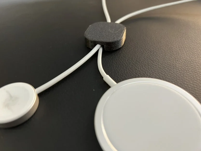 Magnetic cable holder for Secret Lab desks or other magnetic tables - Image 5