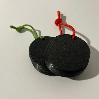 Móc khóa AirTag hoặc thẻ hành lý chống sốc