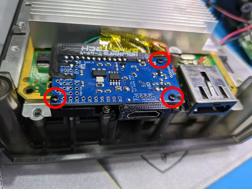 Giá đỡ HDMI Pluto-IIx - Phiên bản cứng cáp vẫn giữ 3 điểm bắt vít khi dùng flex - Image 1