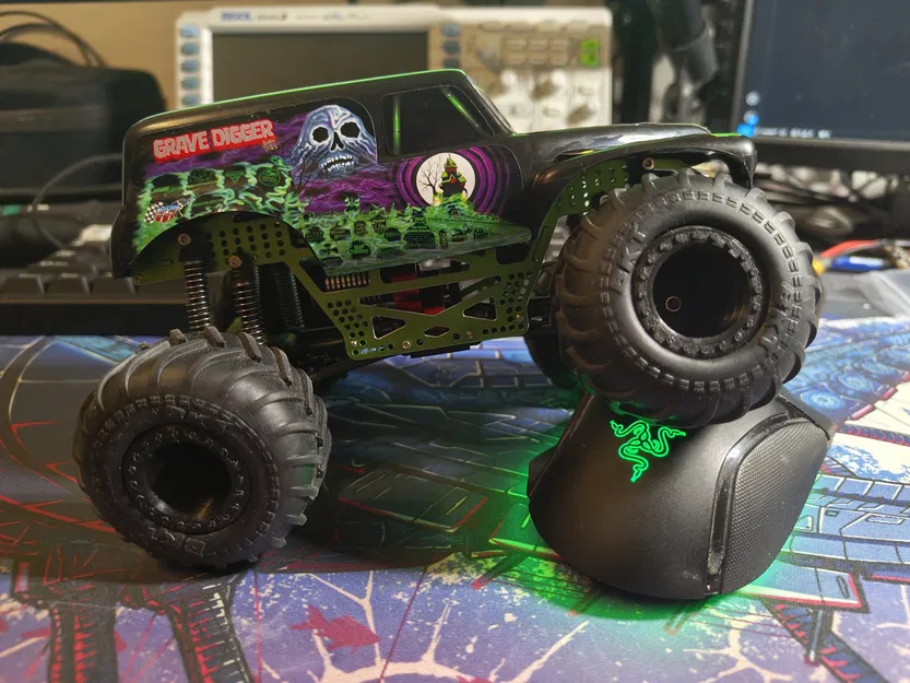 Mâm Bánh Xe Monster Jam Tỉ Lệ 1/24 Có Gắn Đai Ốc Lục Giác 7mm - Image 1