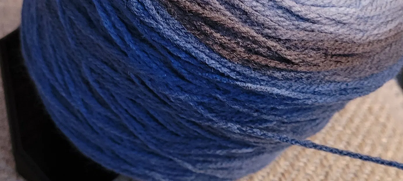 Crochet yarn spool holder - Image 2