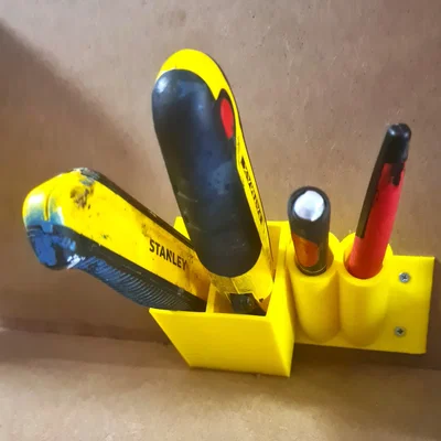 Wall mounted craft knife holder