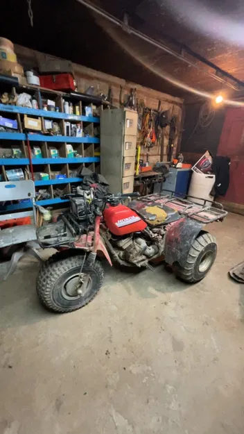 Chốt Bình Xăng Xe Honda Atc 250ES Bigred 1985 - Image 1