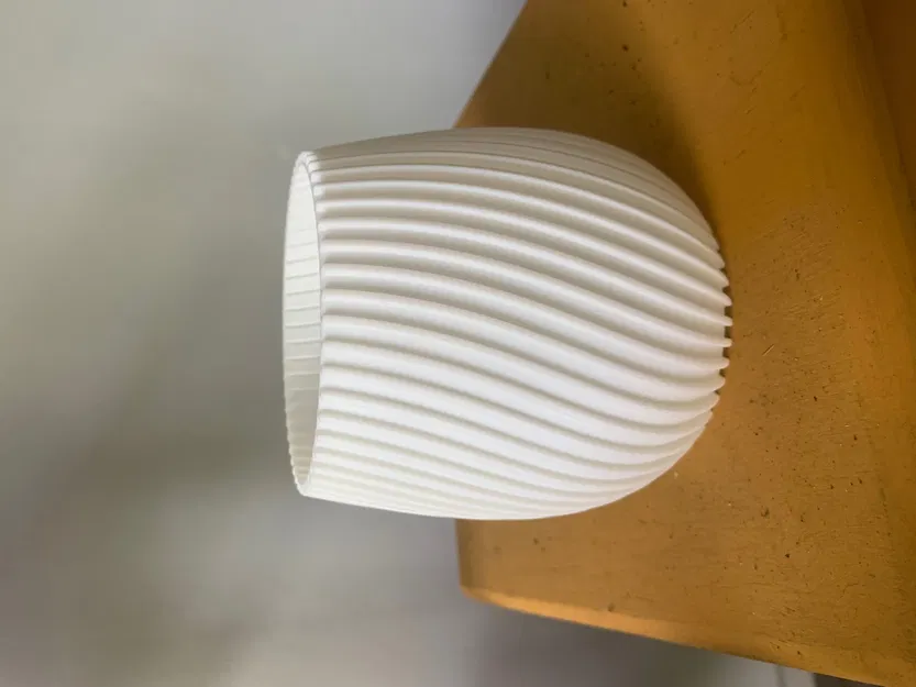 Ribbed pot/planter - Image 1