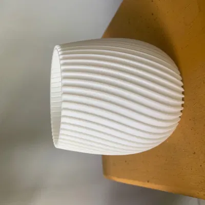Ribbed pot/planter