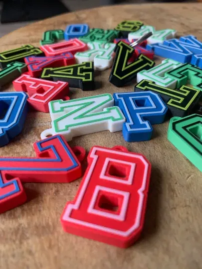 Móc Khóa Chữ Cái Phong Cách Varsity - Image 2