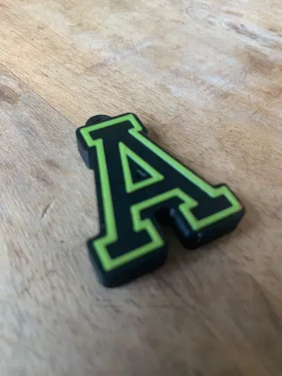 Móc Khóa Chữ Cái Phong Cách Varsity - Image 3