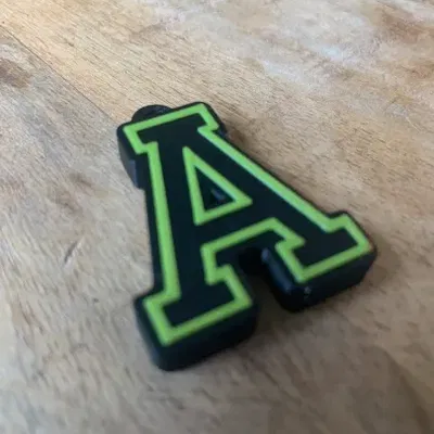 Móc Khóa Chữ Cái Phong Cách Varsity