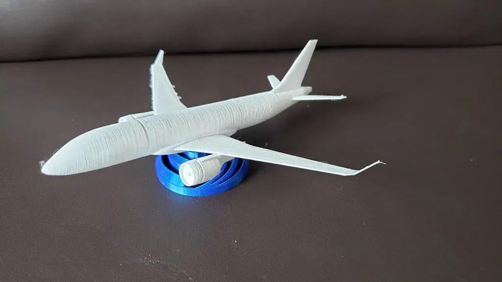Mô Hình Máy Bay Airbus 220-300 Tỉ Lệ 1:200 Để Bàn - Image 1