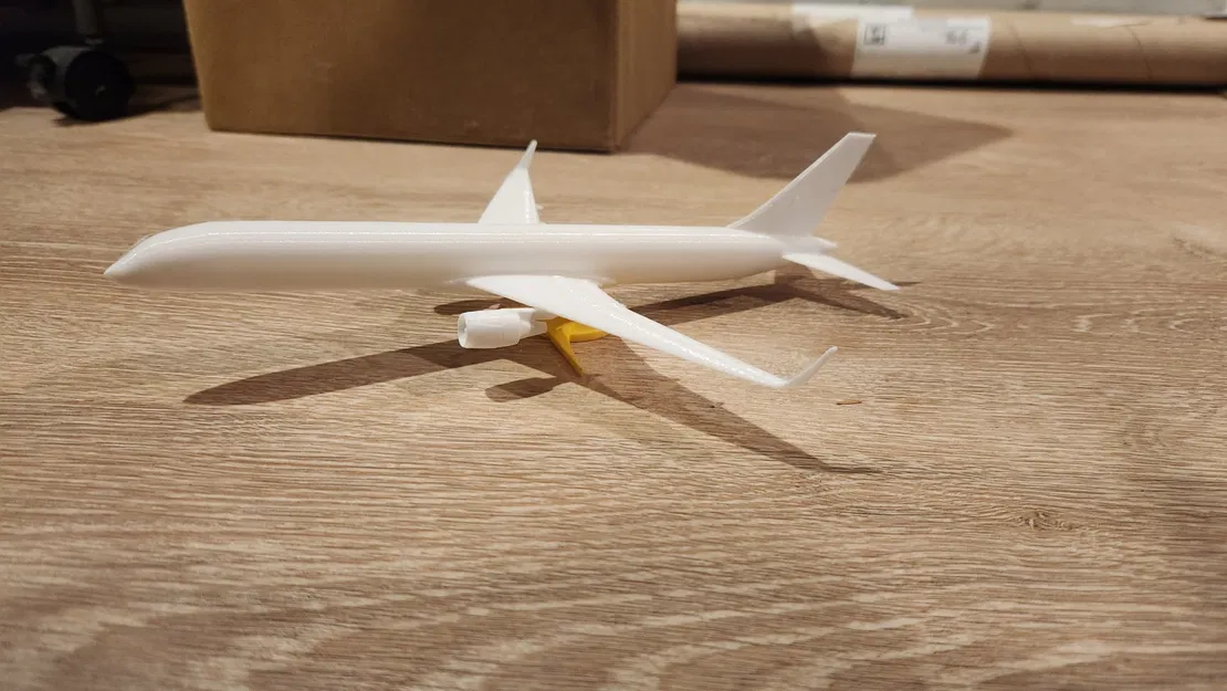 Mô Hình Để Bàn Boeing 757-200 Tỉ Lệ 1:200 - Image 3