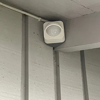 Giá Đỡ Góc Cảm Biến Chuyển Động Ngoài Trời Philips Hue