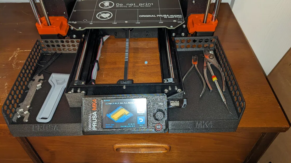 Khay Prusa MK4 Có Họa Tiết Tổ Ong và Chữ In Chìm - Image 1