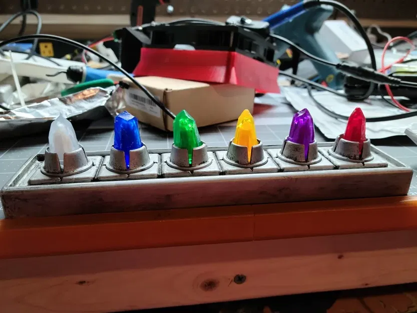 Giá Đỡ Tinh Thể Kyber - Star Wars Galaxy's Edge - Phiên Bản 3, 6 và 7 Khe - Image 1