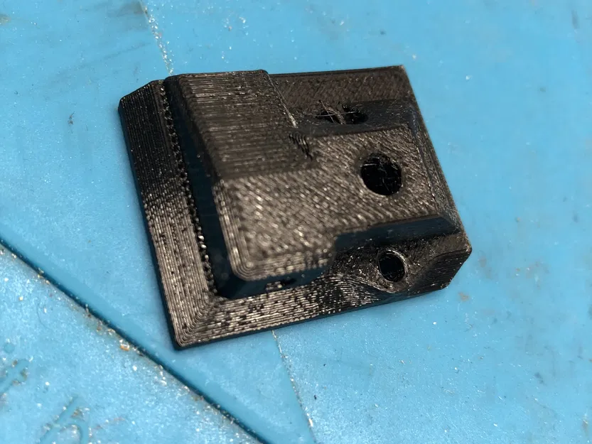 Filament sensor cover with LED insertion indicator - Image 2