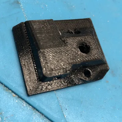 Filament sensor cover with LED insertion indicator