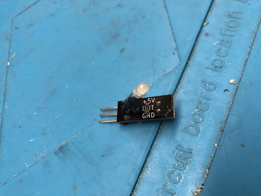 Filament sensor cover with LED insertion indicator - Image 3