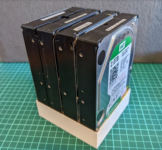 Kệ cho 4 ổ HDD 3.5 inches - Image 1