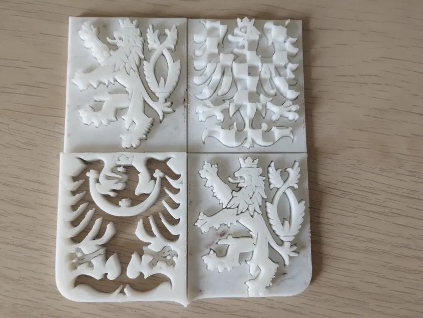 Biểu Tượng Lớn của Séc với Đại Bàng và Sư Tử - Image 1