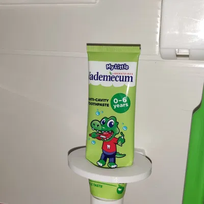 Giá đỡ kem đánh răng cỡ nhỏ