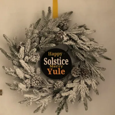 Biển Treo Vòng Nguyệt Quế Solstice